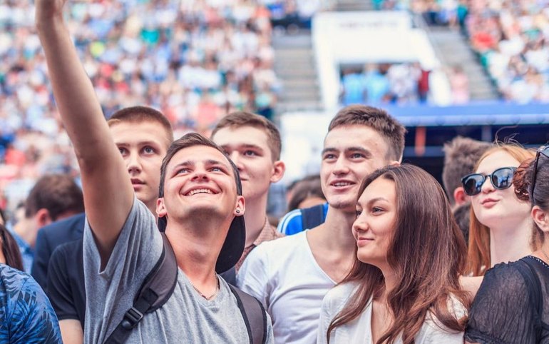 Два дня осталось у школьников Хакасии, чтобы выбрать себе звезду на выпускной