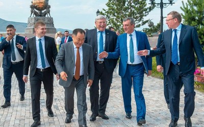 Валентин Коновалов обсудил в Кызыле бутлегерство, развитие туризма и дорог