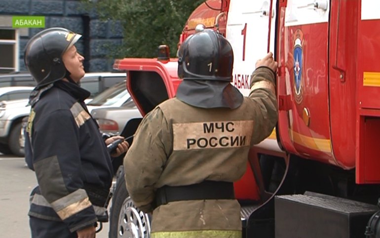 В районе МПС в Абакане полно полиции, скорых и пожарных