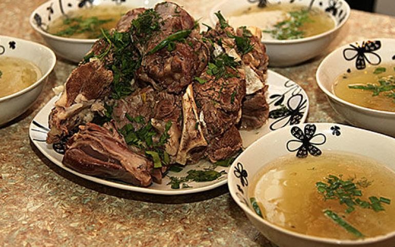 Блюдо хана. Национальная кухня хакасов. Хакасы народная кухня. Национальная еда алтайцев. Блюда Алтайской кухни национальные.