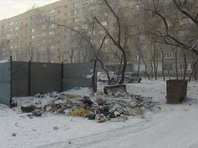 Площадка ТБО в Абакане заросла мусором