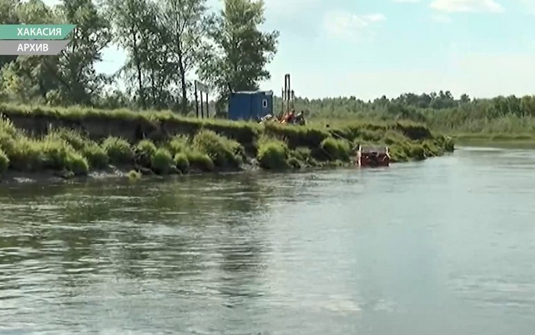 Спасатели приостановили поиски в реке 37 летнего мужчины