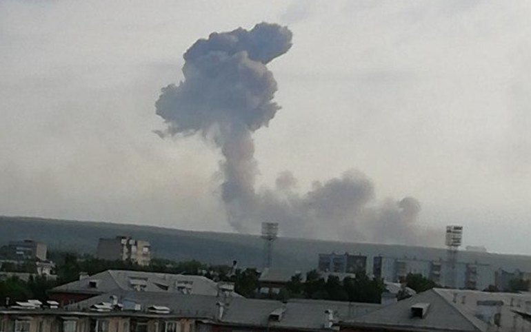 Взрывы на складе боеприпасов в Красноярском крае: жителей Ачинска эвакуируют