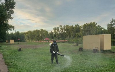 Зону отдыха обработали от комаров перед Днем города Абакана