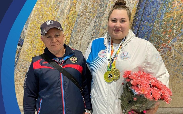 Татьяна Зырянова — шестикратная чемпионка мира по борьбе на поясах