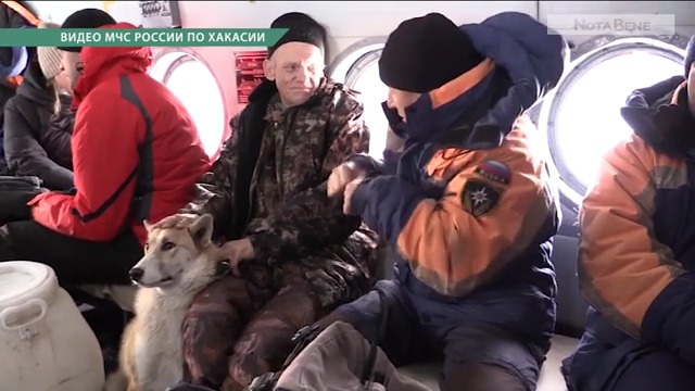 Промысловик алекс новое видео на сегодня. Мужчины спасатели в тайге. Таежный спасатель. Спасатели спасают животных в тайге. Вести Россия хакасские спасатели.