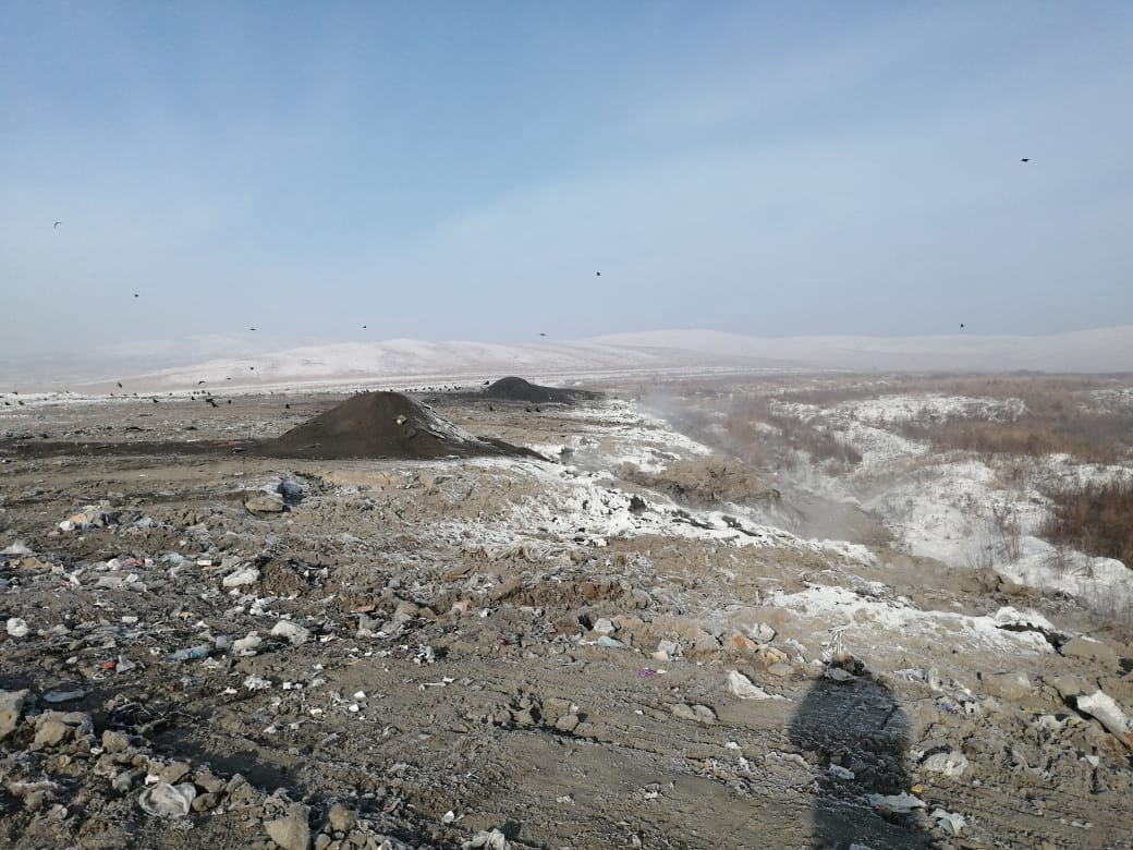 Черногорск последние новости. Свалка Черногорска. Большое землетрясение. Мусор на земле. Тлеет свалка.