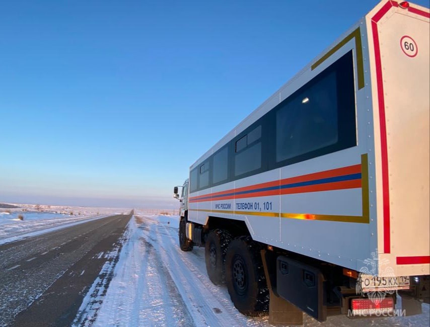 МЧС ищет водителей, попавших в зимнюю ловушку на трассе 