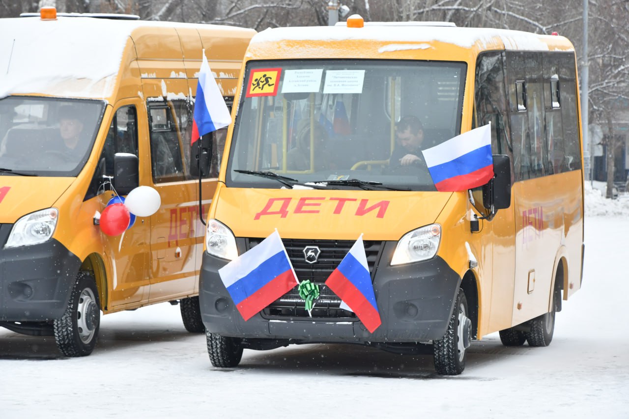 20 новых школьных автобусов разошлись по районам Хакасии | 24.11.2023 |  Абакан - БезФормата