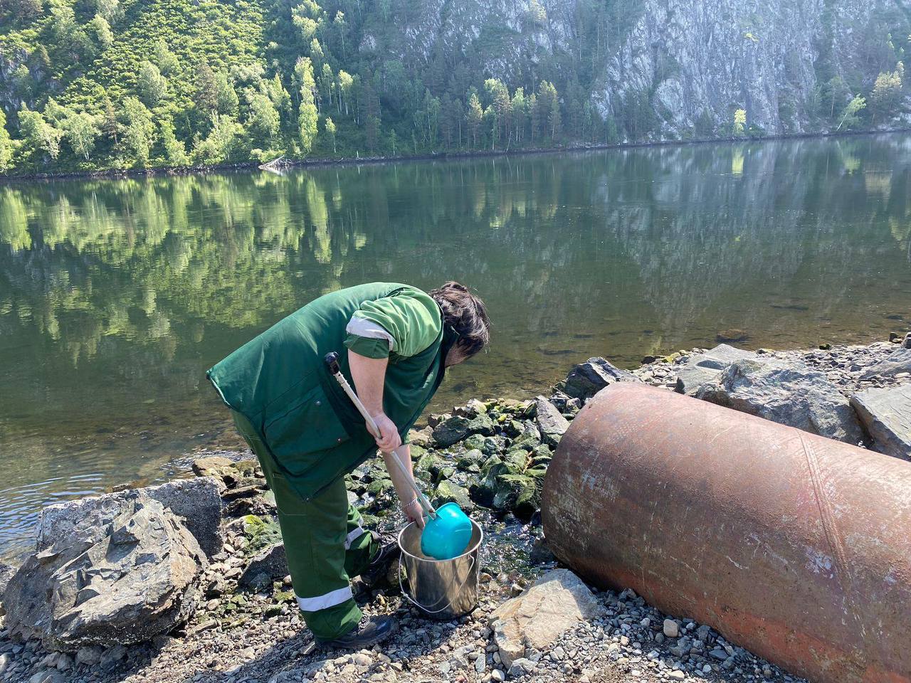 Масляная пленка на Енисее в Черемушках: результаты по воде будут через ...
