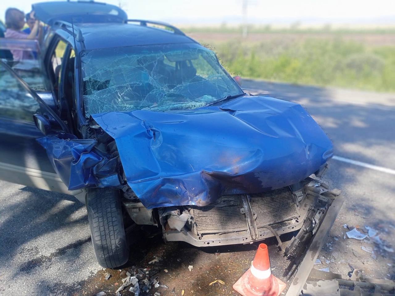 Nissan врезался в КАМАЗ в Аскизском районе 