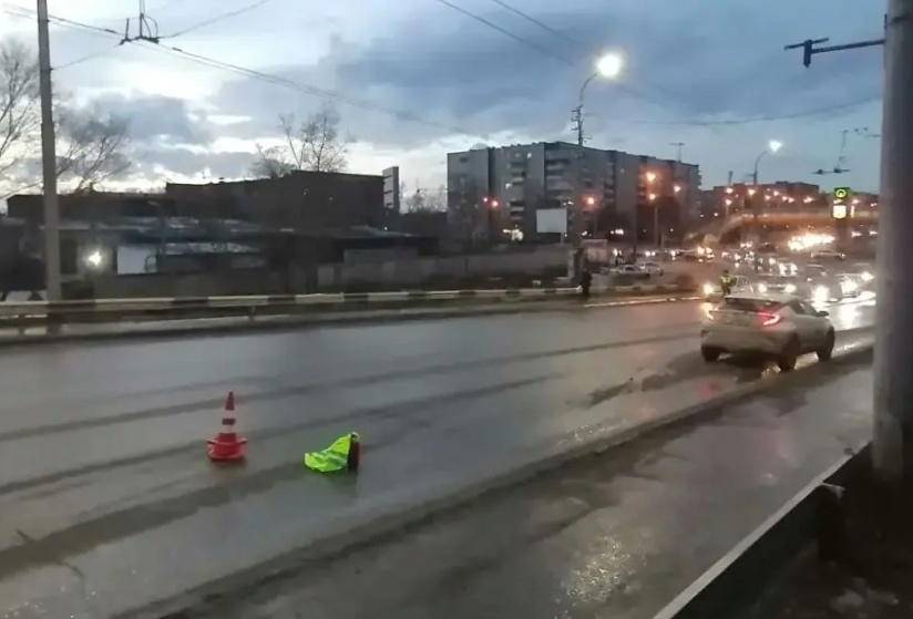 78-летний пенсионер попал под колеса на виадуке по Мира в Абакане