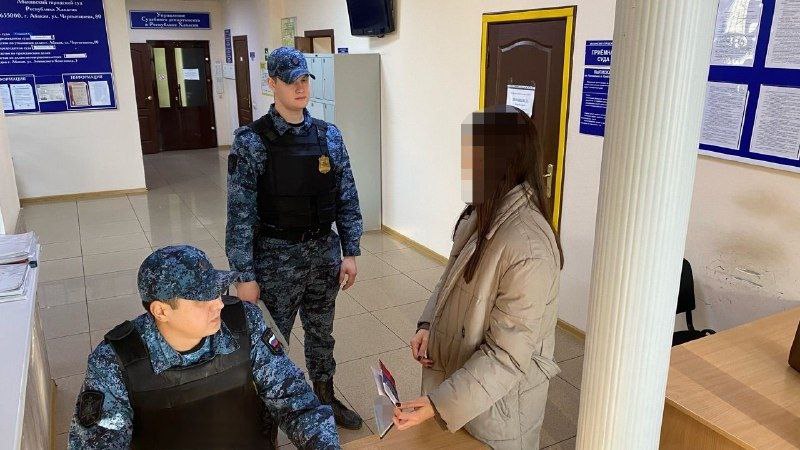 Абаканка попалась на краже алкоголя и получила 10 суток ареста за долг по алиментам